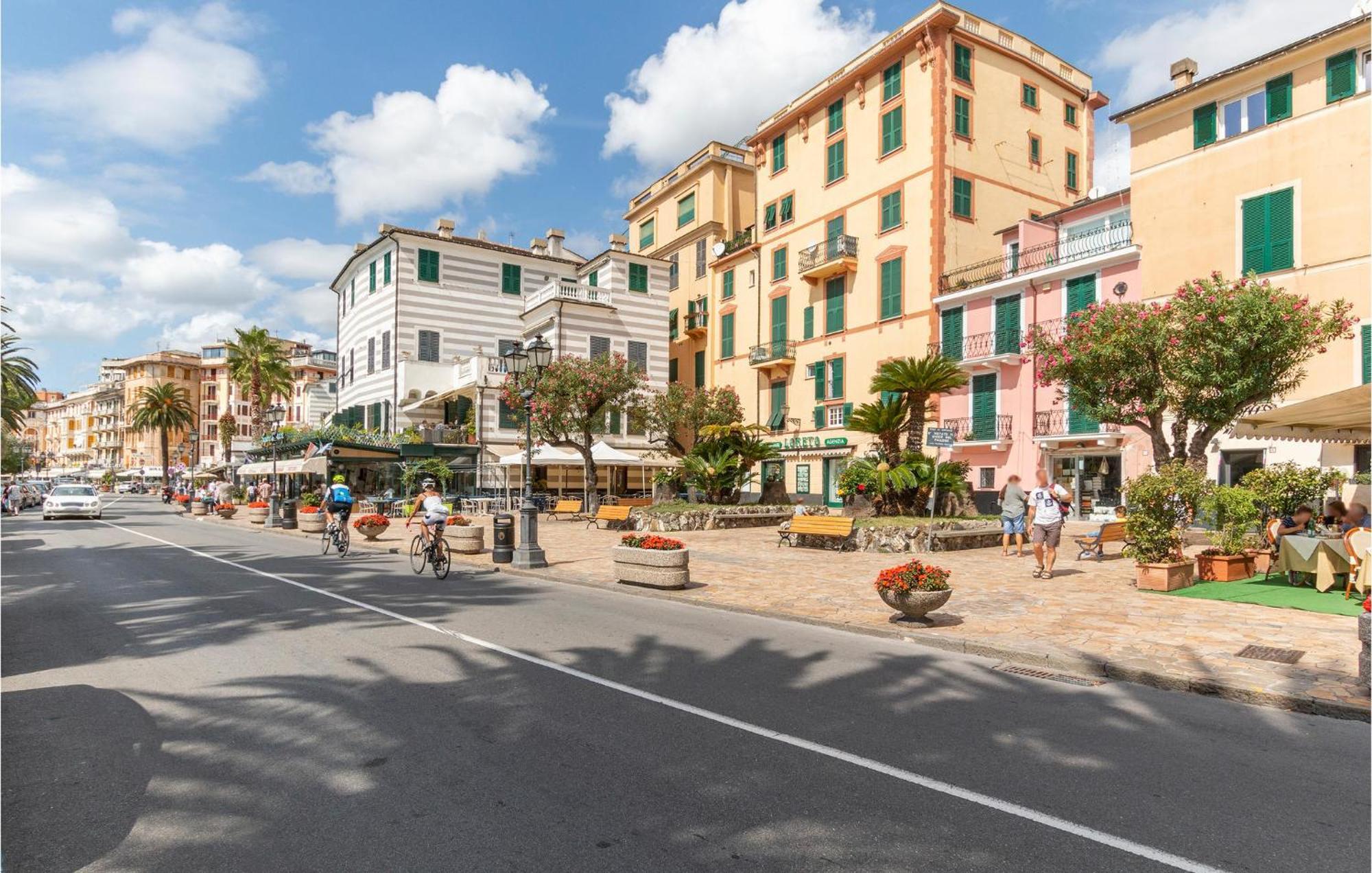 1 Bedroom Lovely Apartment In Rapallo Extérieur photo